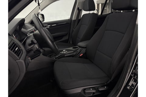 BMW X1 sDrive20i | APK tot 05-2026 | Pano Clima Cruise Trekhaak Navigatie PDC 17"LMV