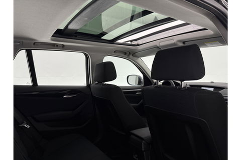 BMW X1 sDrive20i | APK tot 05-2026 | Pano Clima Cruise Trekhaak Navigatie PDC 17"LMV