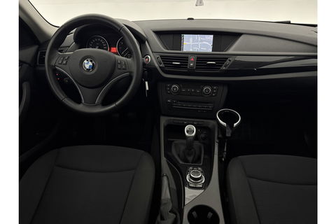 BMW X1 sDrive20i | APK tot 05-2026 | Pano Clima Cruise Trekhaak Navigatie PDC 17"LMV