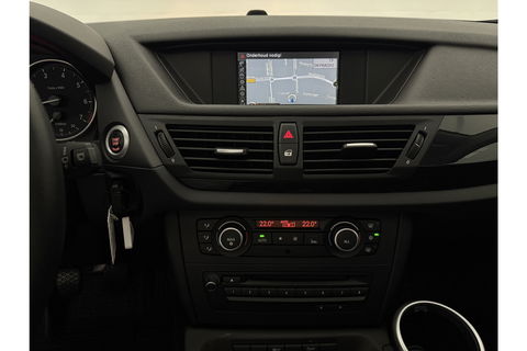BMW X1 sDrive20i | APK tot 05-2026 | Pano Clima Cruise Trekhaak Navigatie PDC 17"LMV