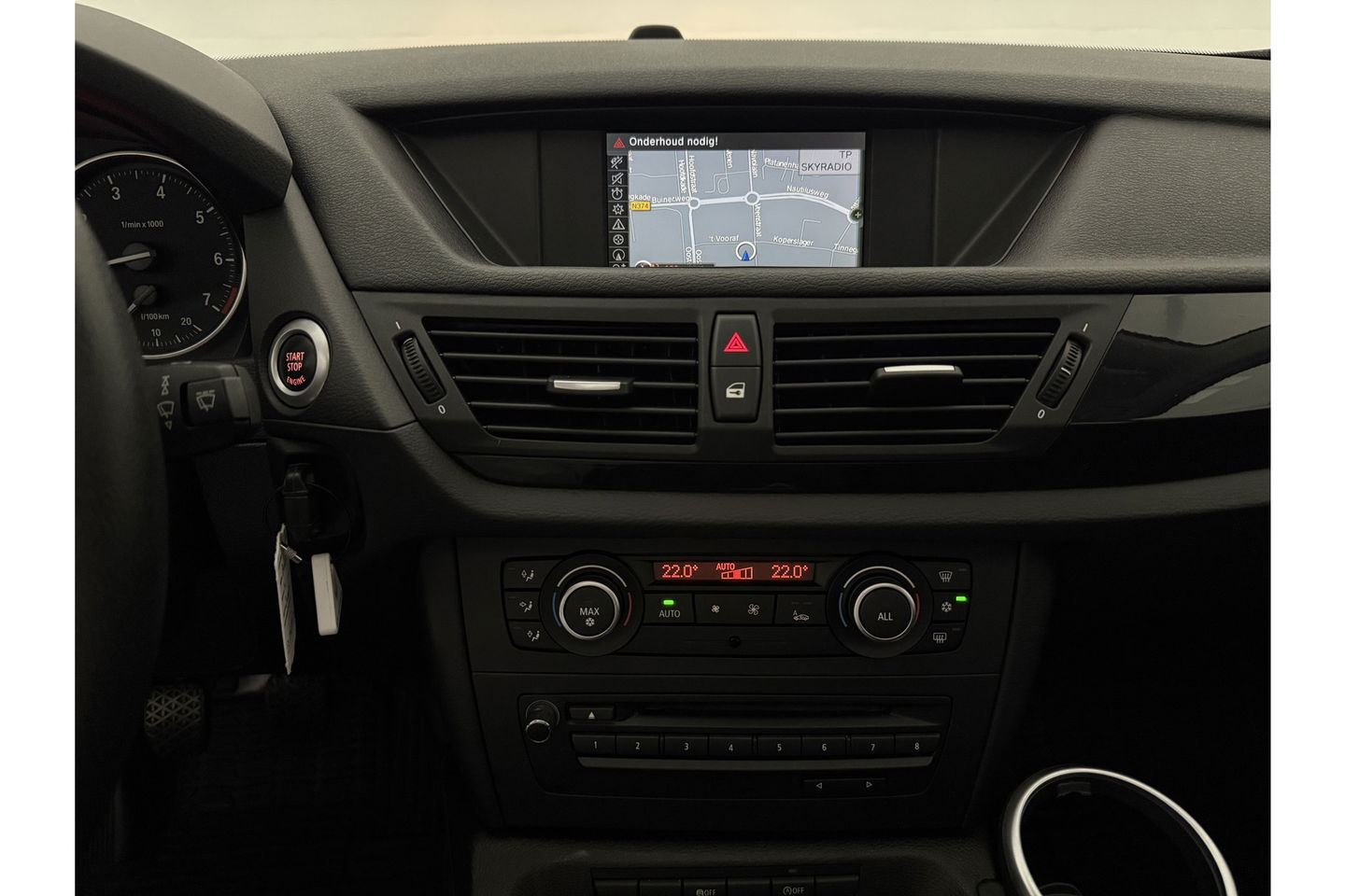 BMW X1 sDrive20i | APK tot 05-2026 | Pano Clima Cruise Trekhaak Navigatie PDC 17"LMV