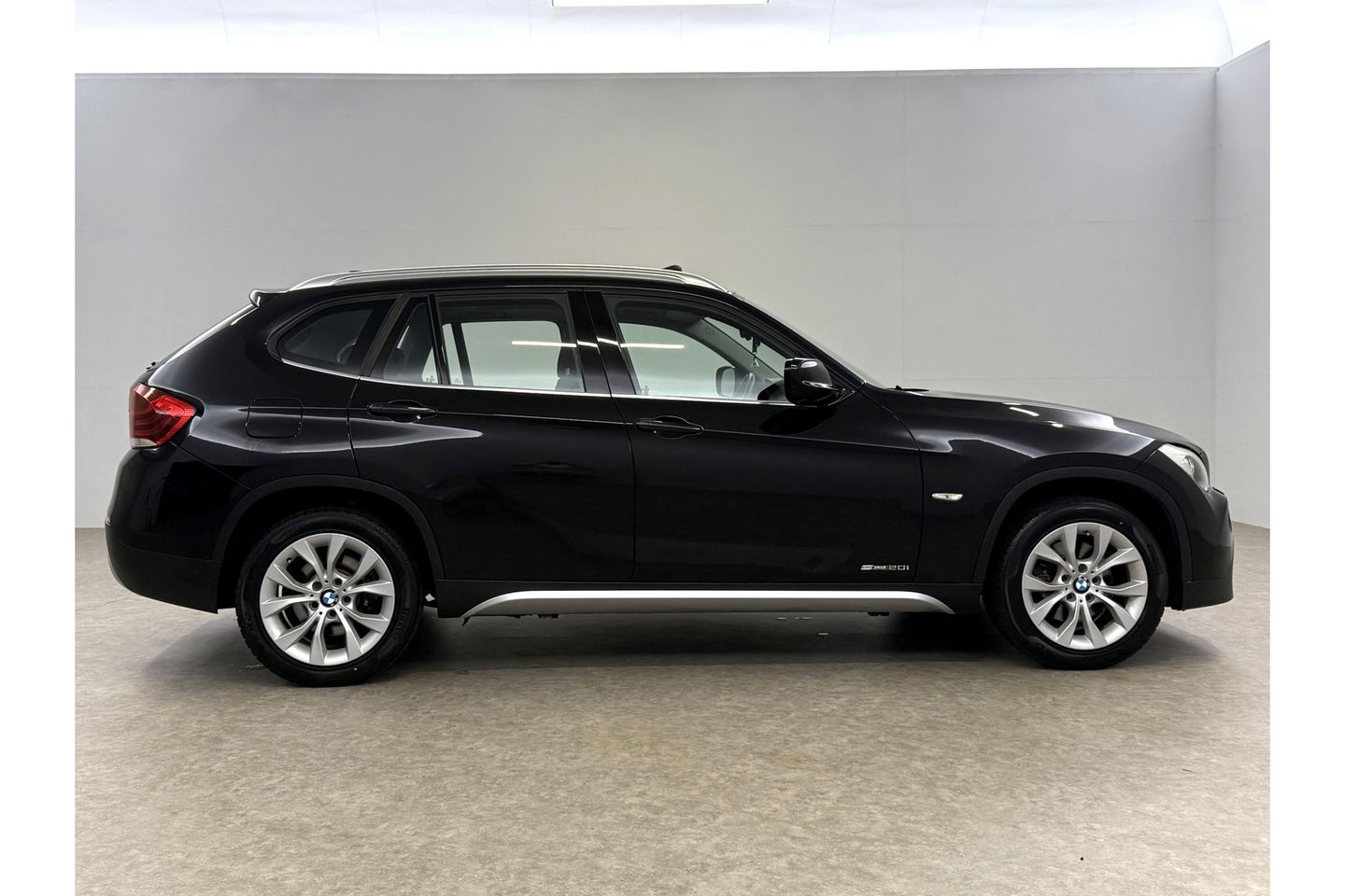 BMW X1 sDrive20i | APK tot 05-2026 | Pano Clima Cruise Trekhaak Navigatie PDC 17"LMV