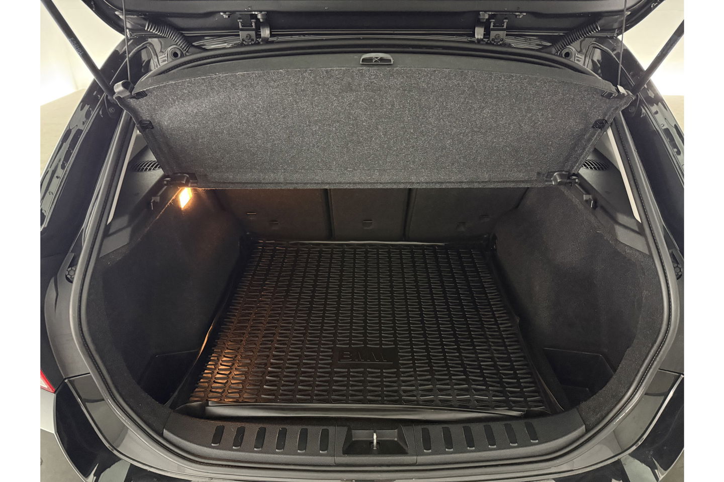 BMW X1 sDrive20i | APK tot 05-2026 | Pano Clima Cruise Trekhaak Navigatie PDC 17"LMV