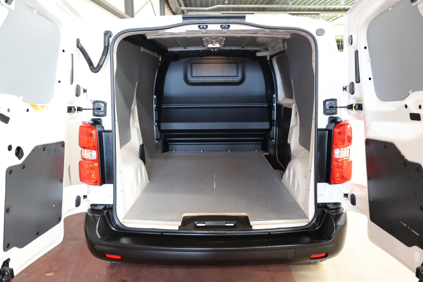 Toyota ProAce Worker 2.0 D-4D 145PK L2H1 LANG EURO 6