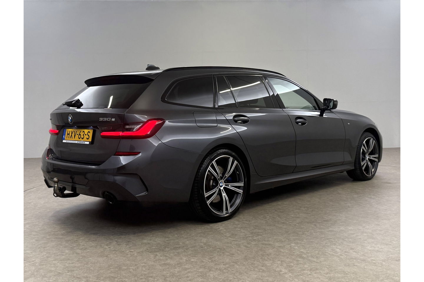 BMW 3-serie 330e xDrive Touring M-Sport 259PK | Pano | LED | Harman Kardon Audio | Trekhaak | Adaptive cruise Sfeer Virtual 19"LMV Carplay Clima Navi PDC