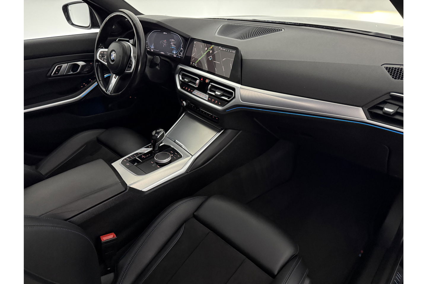 BMW 3-serie 330e xDrive Touring M-Sport 259PK | Pano | LED | Harman Kardon Audio | Trekhaak | Adaptive cruise Sfeer Virtual 19"LMV Carplay Clima Navi PDC
