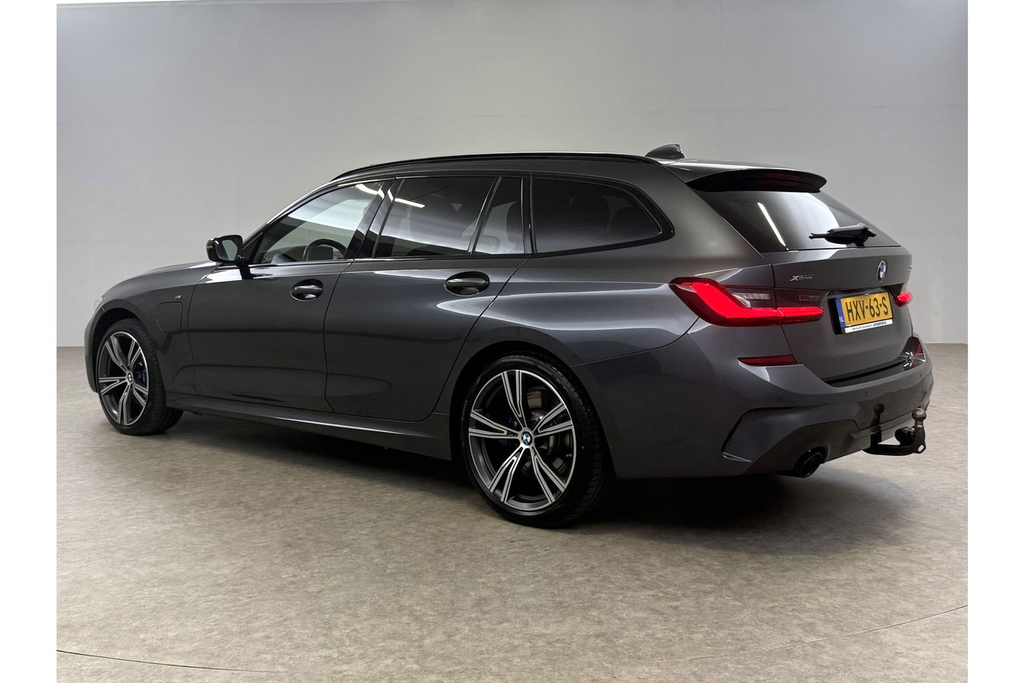 BMW 3-serie 330e xDrive Touring M-Sport 259PK | Pano | LED | Harman Kardon Audio | Trekhaak | Adaptive cruise Sfeer Virtual 19"LMV Carplay Clima Navi PDC