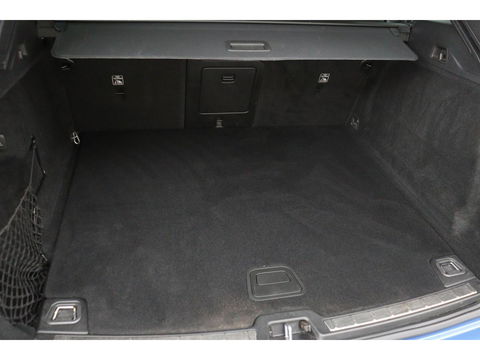 Volvo XC60 2.0 D4 R-Design | Adaptive cruise | Stoel & stuurverwarming | Trekhaak | Half leder | Full LED | Achterbankverwarming | Navigatie