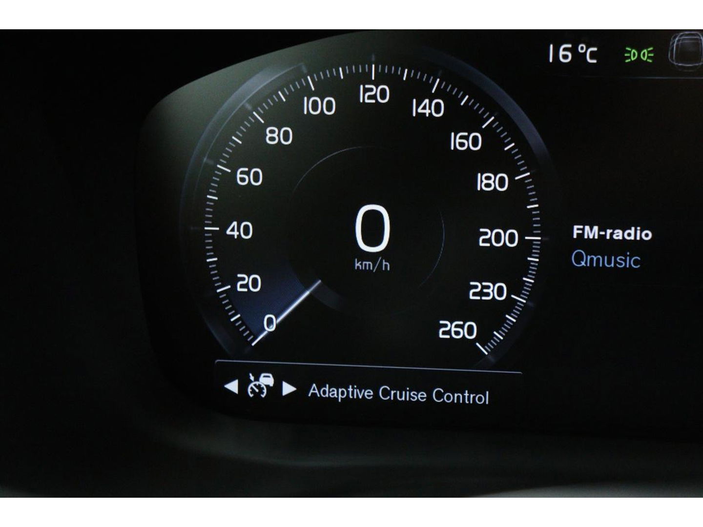 Volvo XC60 2.0 D4 R-Design | Adaptive cruise | Stoel & stuurverwarming | Trekhaak | Half leder | Full LED | Achterbankverwarming | Navigatie