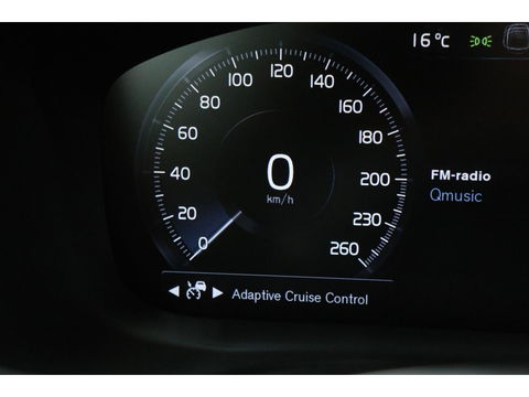 Volvo XC60 2.0 D4 R-Design | Adaptive cruise | Stoel & stuurverwarming | Trekhaak | Half leder | Full LED | Achterbankverwarming | Navigatie