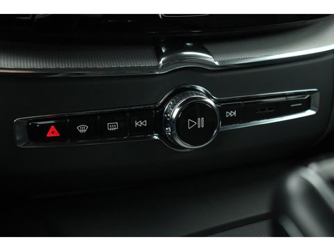 Volvo XC60 2.0 D4 R-Design | Adaptive cruise | Stoel & stuurverwarming | Trekhaak | Half leder | Full LED | Achterbankverwarming | Navigatie