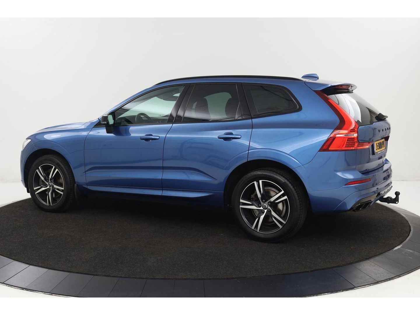 Volvo XC60 2.0 D4 R-Design | Adaptive cruise | Stoel & stuurverwarming | Trekhaak | Half leder | Full LED | Achterbankverwarming | Navigatie