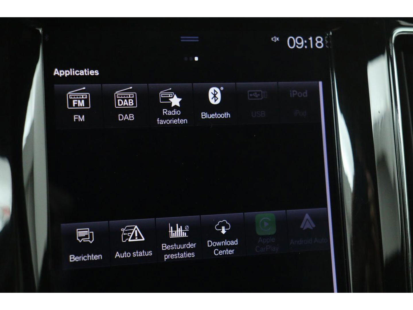 Volvo XC60 2.0 D4 R-Design | Adaptive cruise | Stoel & stuurverwarming | Trekhaak | Half leder | Full LED | Achterbankverwarming | Navigatie