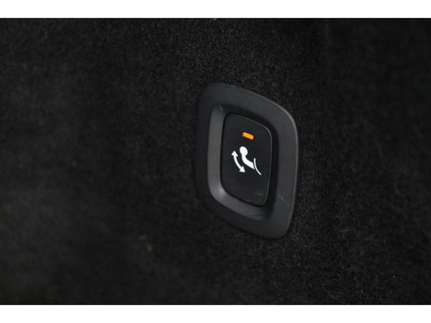 Volvo XC60 2.0 D4 R-Design | Adaptive cruise | Stoel & stuurverwarming | Trekhaak | Half leder | Full LED | Achterbankverwarming | Navigatie