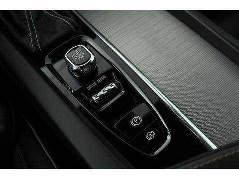Volvo XC60 2.0 D4 R-Design | Adaptive cruise | Stoel & stuurverwarming | Trekhaak | Half leder | Full LED | Achterbankverwarming | Navigatie