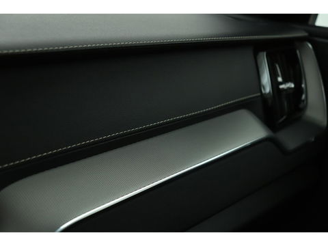 Volvo XC60 2.0 D4 R-Design | Adaptive cruise | Stoel & stuurverwarming | Trekhaak | Half leder | Full LED | Achterbankverwarming | Navigatie