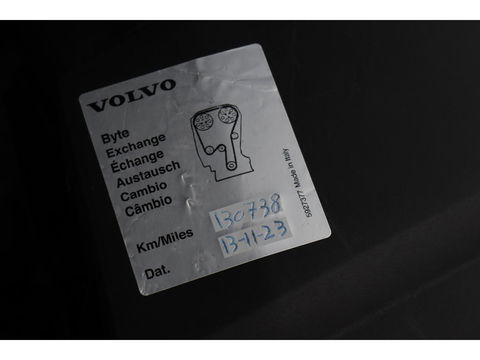 Volvo XC60 2.0 D4 R-Design | Adaptive cruise | Stoel & stuurverwarming | Trekhaak | Half leder | Full LED | Achterbankverwarming | Navigatie