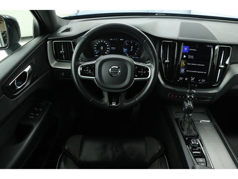 Volvo XC60 2.0 D4 R-Design | Adaptive cruise | Stoel & stuurverwarming | Trekhaak | Half leder | Full LED | Achterbankverwarming | Navigatie