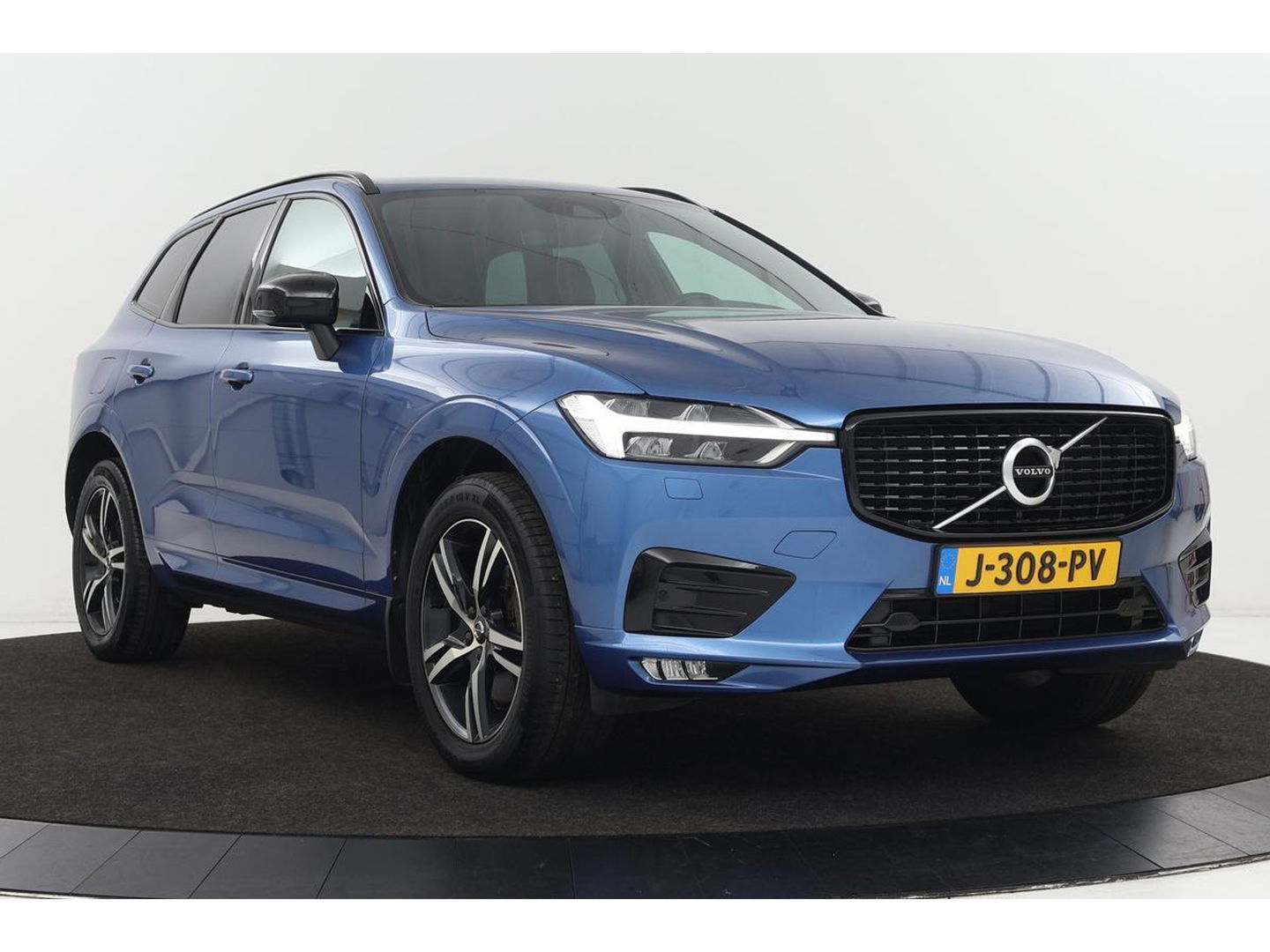 Volvo XC60 2.0 D4 R-Design | Adaptive cruise | Stoel & stuurverwarming | Trekhaak | Half leder | Full LED | Achterbankverwarming | Navigatie