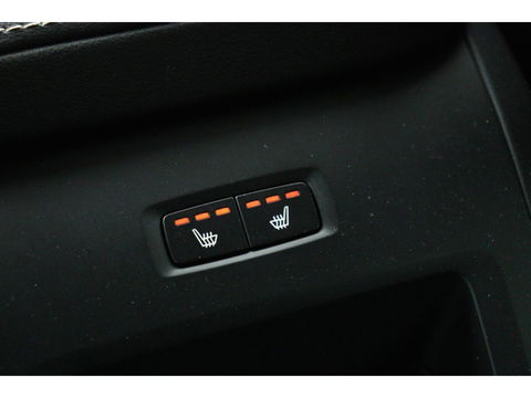 Volvo XC60 2.0 D4 R-Design | Adaptive cruise | Stoel & stuurverwarming | Trekhaak | Half leder | Full LED | Achterbankverwarming | Navigatie