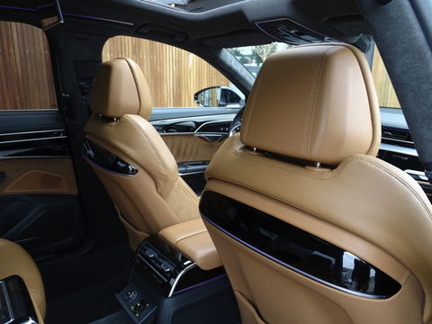 Audi A8 60 TFSIe LANG 449PK Quattro / Audi Exclusive / Laser / B&O