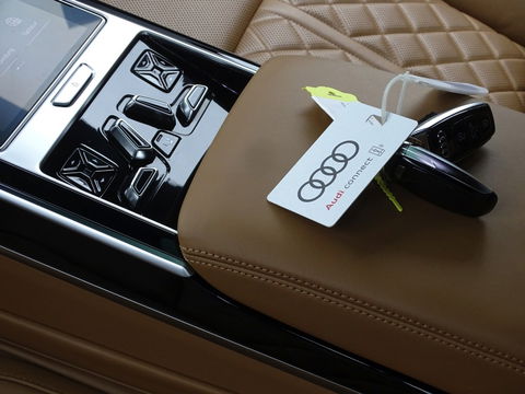Audi A8 60 TFSIe LANG 449PK Quattro / Audi Exclusive / Laser / B&O