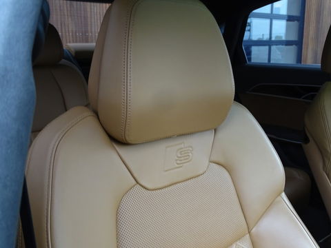 Audi A8 60 TFSIe LANG 449PK Quattro / Audi Exclusive / Laser / B&O