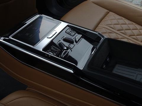 Audi A8 60 TFSIe LANG 449PK Quattro / Audi Exclusive / Laser / B&O