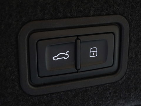 Audi A8 60 TFSIe LANG 449PK Quattro / Audi Exclusive / Laser / B&O