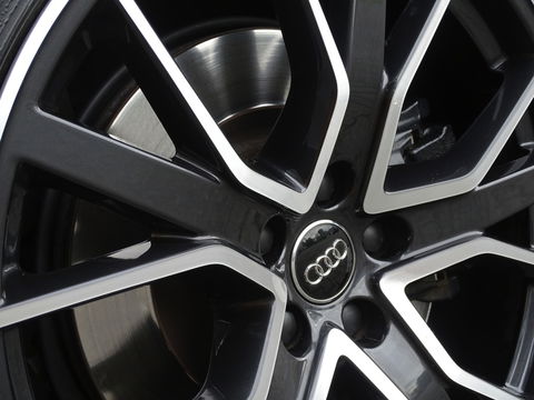 Audi A8 60 TFSIe LANG 449PK Quattro / Audi Exclusive / Laser / B&O