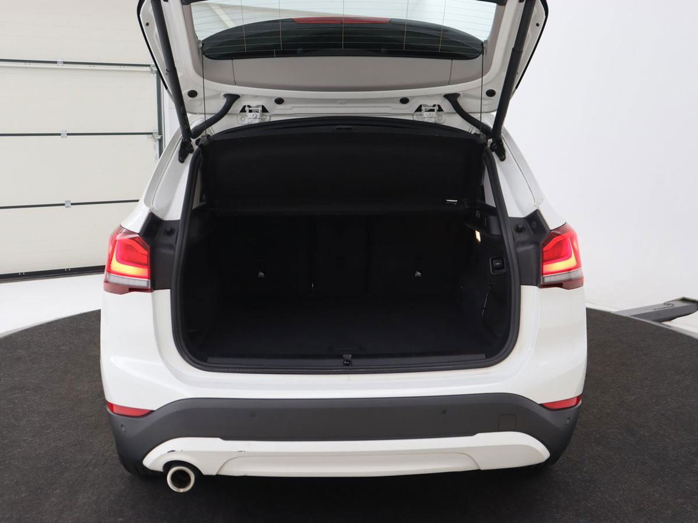 BMW X1 xDrive25e eDrive Edition | Leder | Head-Up | Stoelverwarming | Full LED | Navigatie | Climate control | Parkeerhulp | Cruise control | DAB