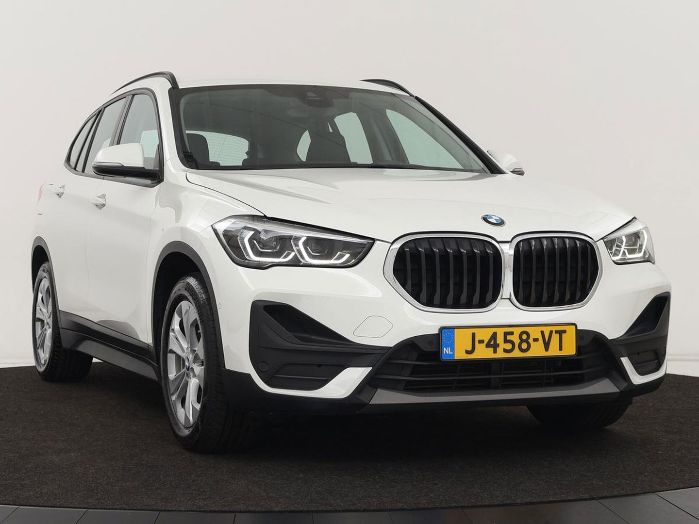 BMW X1 xDrive25e eDrive Edition | Leder | Head-Up | Stoelverwarming | Full LED | Navigatie | Climate control | Parkeerhulp | Cruise control | DAB