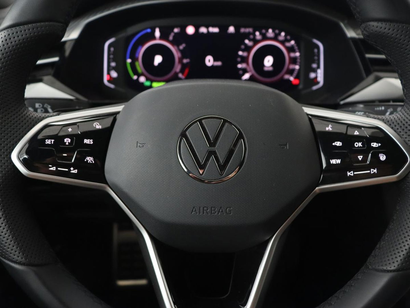Volkswagen Arteon 1.4 TSI eHybrid R-Line | Panoramadak | Leder | Head-Up | Stoelverwarming | 360 Camera | Matrix LED | Massage | Park Assist | Sportstoelen | Keyless | Achterbankverwarming | Carplay | PHEV