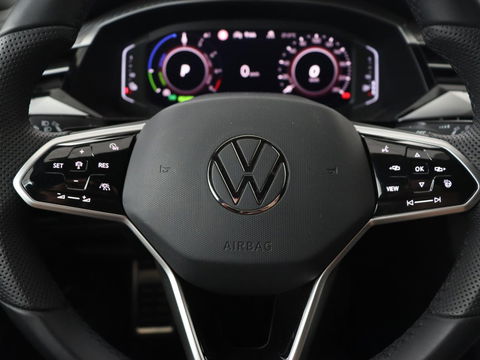 Volkswagen Arteon 1.4 TSI eHybrid R-Line | Panoramadak | Leder | Head-Up | Stoelverwarming | 360 Camera | Matrix LED | Massage | Park Assist | Sportstoelen | Keyless | Achterbankverwarming | Carplay | PHEV