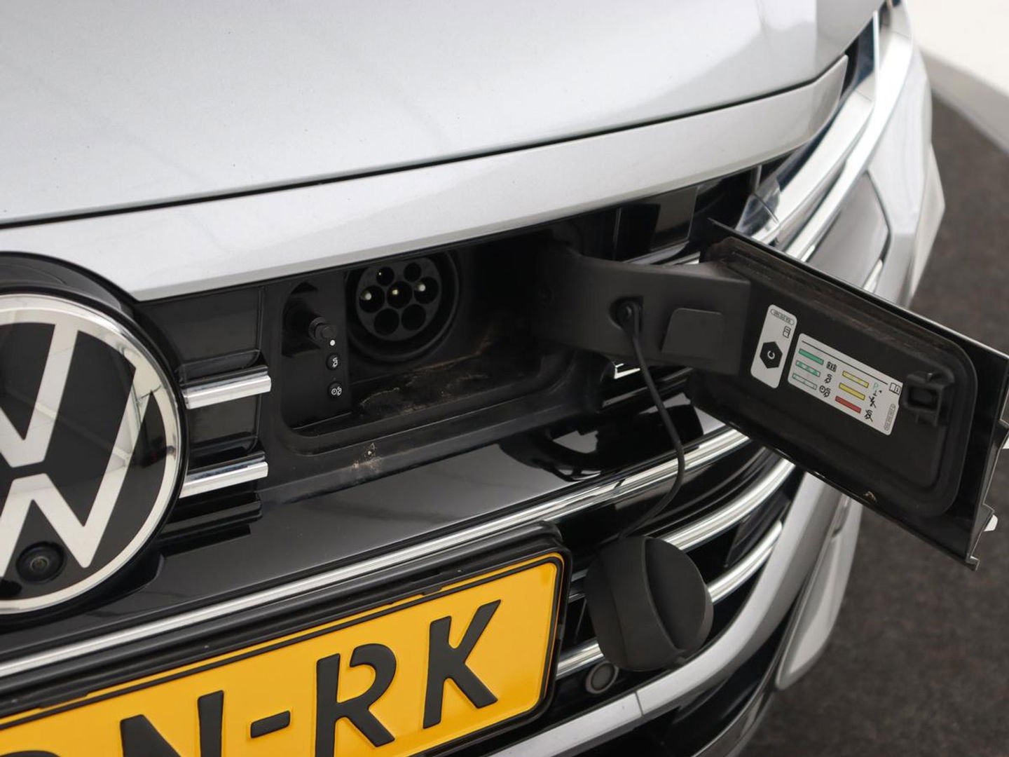 Volkswagen Arteon 1.4 TSI eHybrid R-Line | Panoramadak | Leder | Head-Up | Stoelverwarming | 360 Camera | Matrix LED | Massage | Park Assist | Sportstoelen | Keyless | Achterbankverwarming | Carplay | PHEV