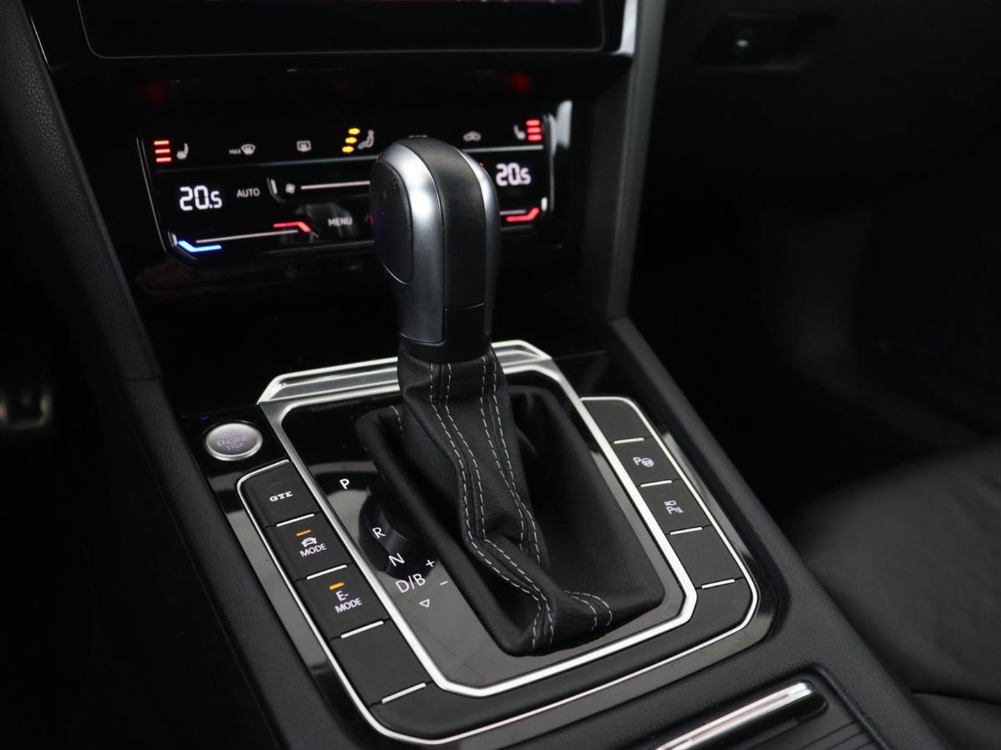 Volkswagen Arteon 1.4 TSI eHybrid R-Line | Panoramadak | Leder | Head-Up | Stoelverwarming | 360 Camera | Matrix LED | Massage | Park Assist | Sportstoelen | Keyless | Achterbankverwarming | Carplay | PHEV