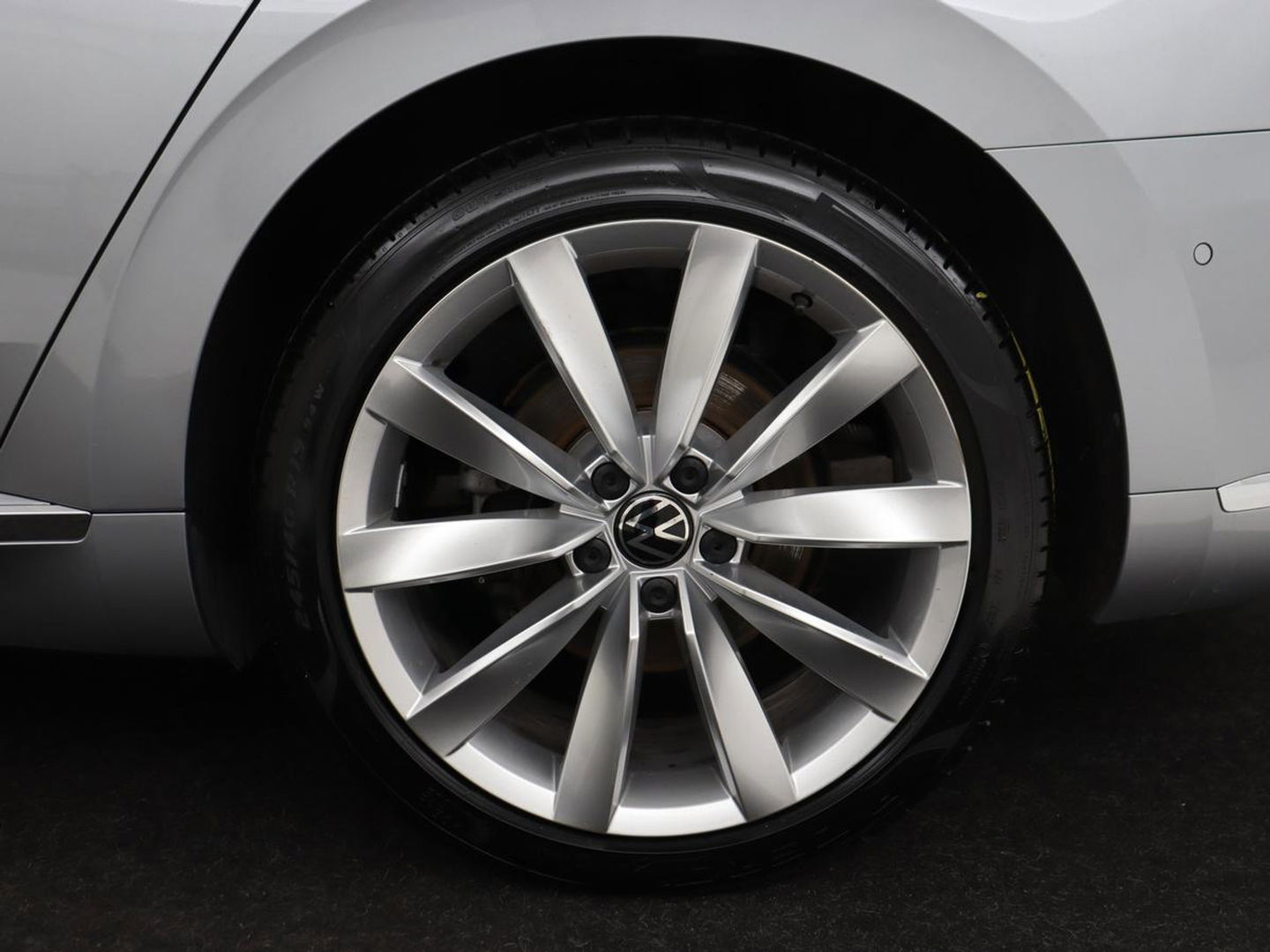 Volkswagen Arteon 1.4 TSI eHybrid R-Line | Panoramadak | Leder | Head-Up | Stoelverwarming | 360 Camera | Matrix LED | Massage | Park Assist | Sportstoelen | Keyless | Achterbankverwarming | Carplay | PHEV