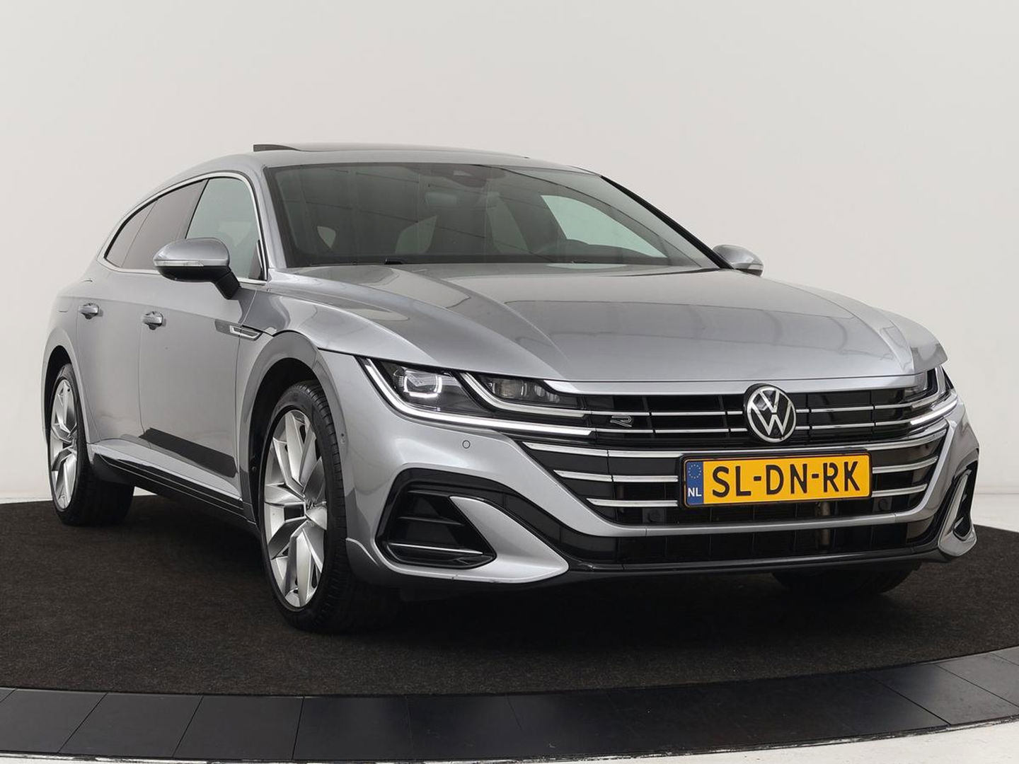 Volkswagen Arteon 1.4 TSI eHybrid R-Line | Panoramadak | Leder | Head-Up | Stoelverwarming | 360 Camera | Matrix LED | Massage | Park Assist | Sportstoelen | Keyless | Achterbankverwarming | Carplay | PHEV