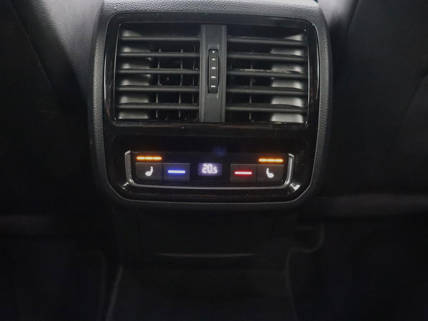 Volkswagen Arteon 1.4 TSI eHybrid R-Line | Panoramadak | Leder | Head-Up | Stoelverwarming | 360 Camera | Matrix LED | Massage | Park Assist | Sportstoelen | Keyless | Achterbankverwarming | Carplay | PHEV