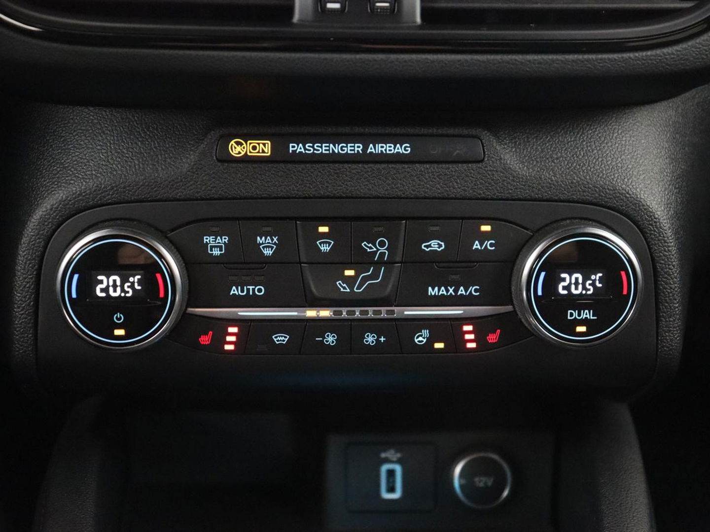 Ford Focus 2.0 EcoBlue ST Line | Stoel & stuurverwarming | Trekhaak | Adaptive cruise | Camera | Full LED | Keyless | B&O Sound | Navigatie | Carplay