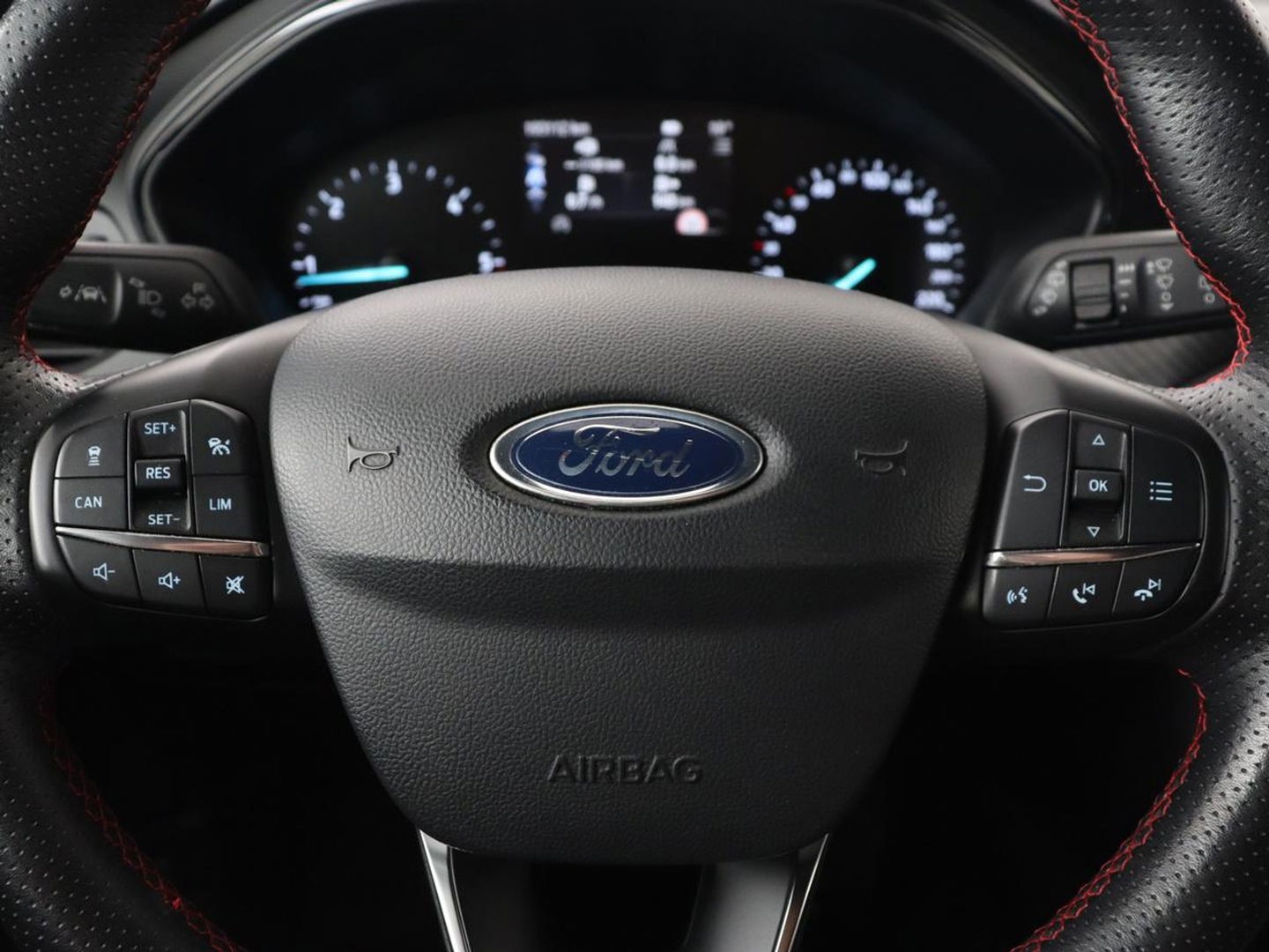 Ford Focus 2.0 EcoBlue ST Line | Stoel & stuurverwarming | Trekhaak | Adaptive cruise | Camera | Full LED | Keyless | B&O Sound | Navigatie | Carplay