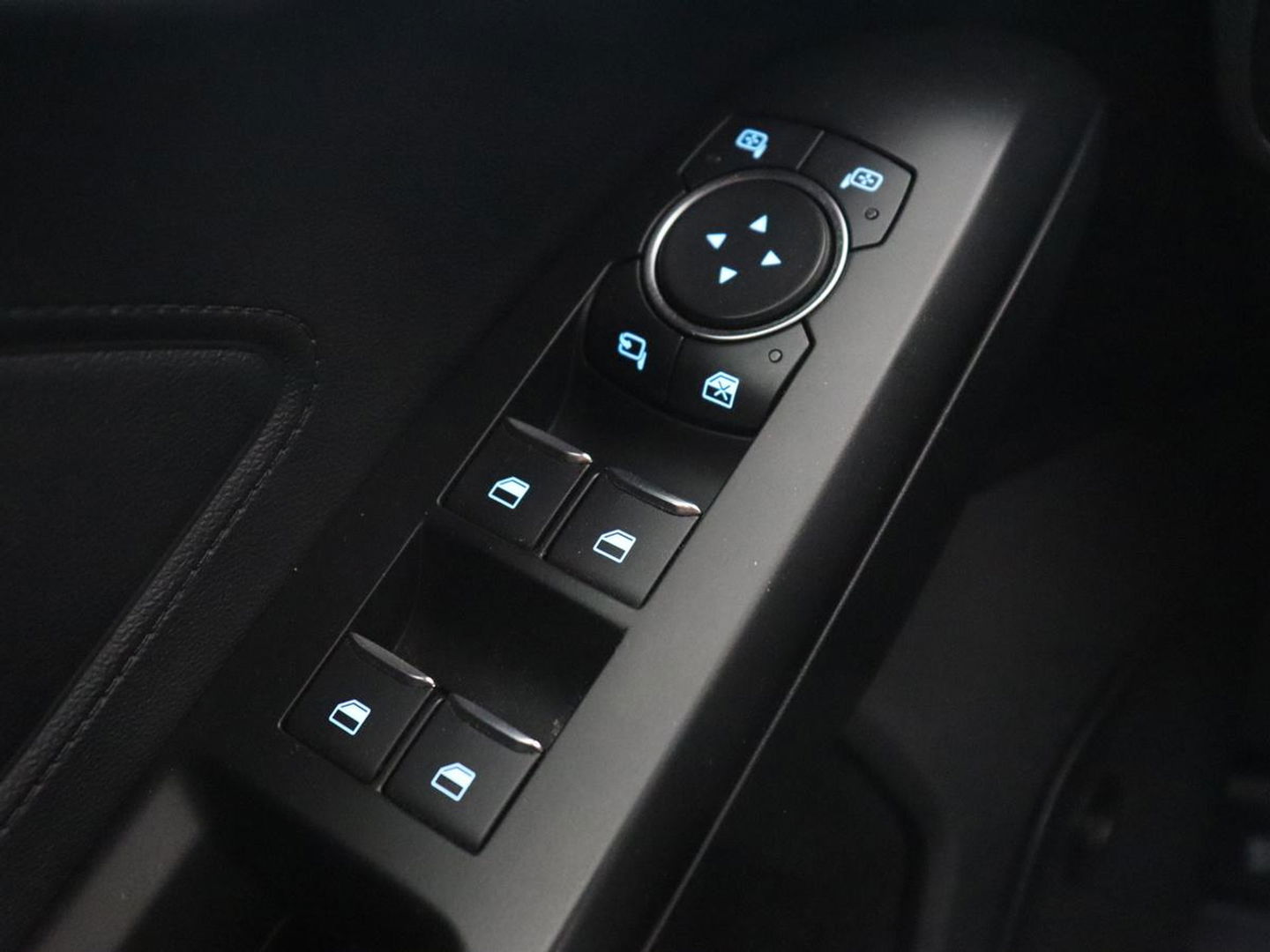 Ford Focus 2.0 EcoBlue ST Line | Stoel & stuurverwarming | Trekhaak | Adaptive cruise | Camera | Full LED | Keyless | B&O Sound | Navigatie | Carplay