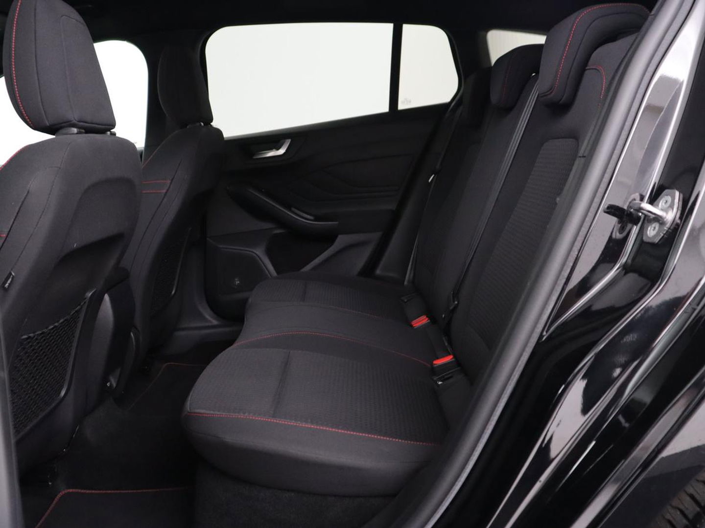 Ford Focus 2.0 EcoBlue ST Line | Stoel & stuurverwarming | Trekhaak | Adaptive cruise | Camera | Full LED | Keyless | B&O Sound | Navigatie | Carplay