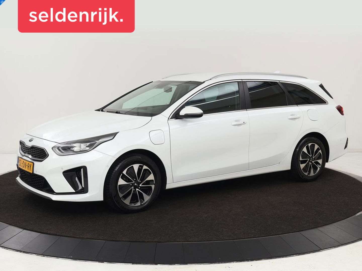 Kia Ceed 1.6 GDI PHEV DynamicPlusLine | Stoel & stuurverwarming | Adaptive cruise | Memory | Camera | Carplay | Full LED | Achterbankverwarming | Navigatie | Keyless