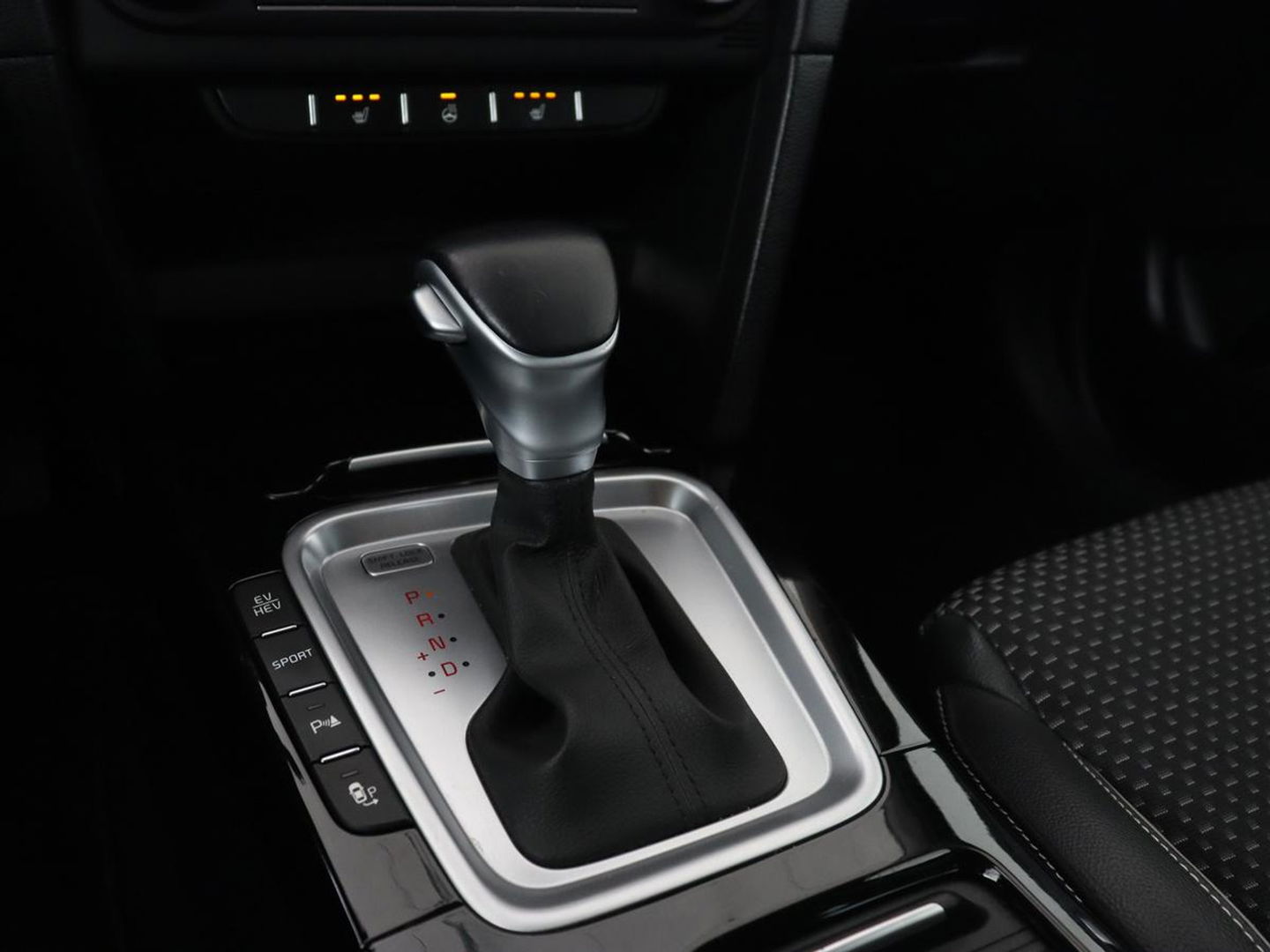 Kia Ceed 1.6 GDI PHEV DynamicPlusLine | Stoel & stuurverwarming | Adaptive cruise | Memory | Camera | Carplay | Full LED | Achterbankverwarming | Navigatie | Keyless