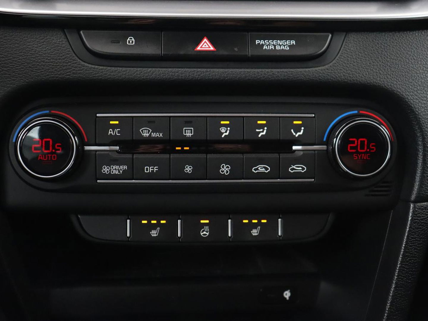 Kia Ceed 1.6 GDI PHEV DynamicPlusLine | Stoel & stuurverwarming | Adaptive cruise | Memory | Camera | Carplay | Full LED | Achterbankverwarming | Navigatie | Keyless