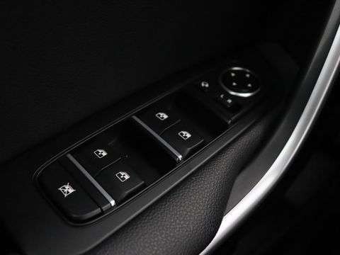 Kia Ceed 1.6 GDI PHEV DynamicPlusLine | Stoel & stuurverwarming | Adaptive cruise | Memory | Camera | Carplay | Full LED | Achterbankverwarming | Navigatie | Keyless