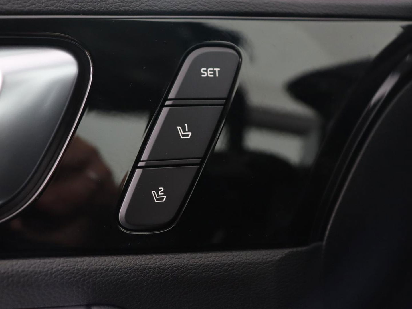 Kia Ceed 1.6 GDI PHEV DynamicPlusLine | Stoel & stuurverwarming | Adaptive cruise | Memory | Camera | Carplay | Full LED | Achterbankverwarming | Navigatie | Keyless
