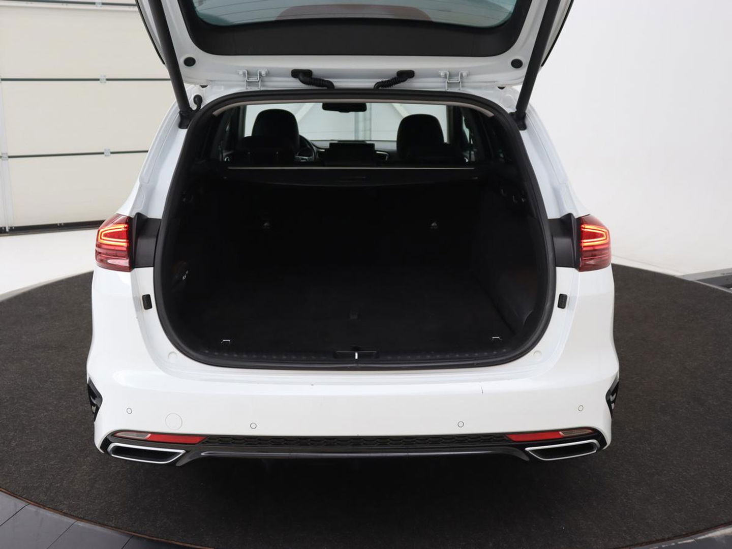 Kia Ceed 1.6 GDI PHEV DynamicPlusLine | Stoel & stuurverwarming | Adaptive cruise | Memory | Camera | Carplay | Full LED | Achterbankverwarming | Navigatie | Keyless