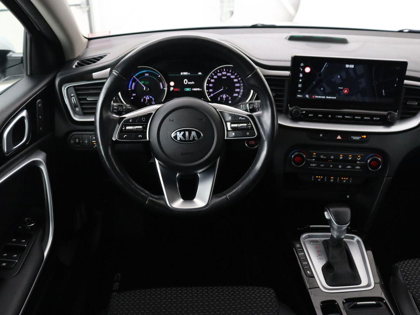 Kia Ceed 1.6 GDI PHEV DynamicPlusLine | Stoel & stuurverwarming | Adaptive cruise | Memory | Camera | Carplay | Full LED | Achterbankverwarming | Navigatie | Keyless